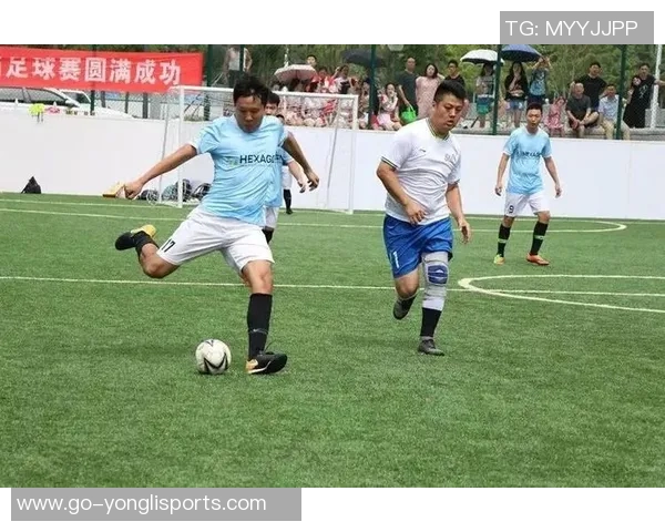 高考足球热潮下的青春梦想与拼搏精神探讨